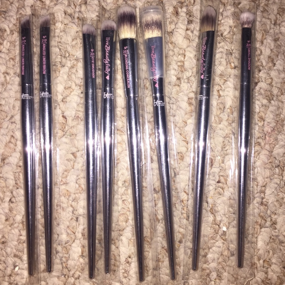 Live beautifully eye brushes